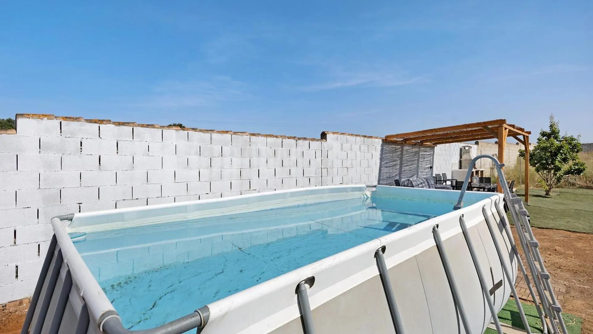 Villa Manoli location